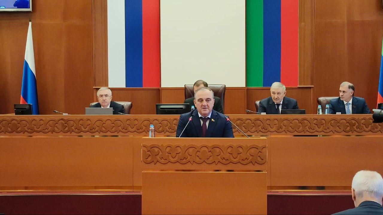 После перерыва, в ходе которого профильным Комитетом НС РД по бюджету, финансам и налогам были поддержаны поправки в республиканский бюджет на 2025 год, парламентарии во втором окончательном чтении приняли проект закона ...