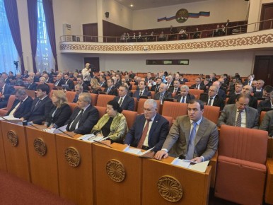 В зале заседаний Народного Собрания проходит 48 сессия НС РД