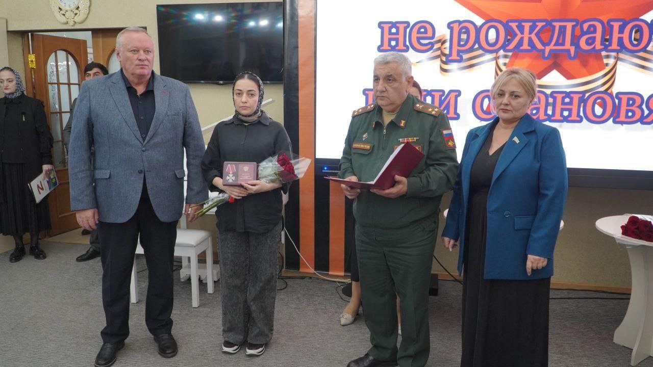 Борис Гонцов: В Центральной библиотеке ЦБС им. Ф. Алиевой, где расположен наш муниципальный Штаб по оказанию помощи семьям участников СВО #МЫВМЕСТЕ, я имел честь принять участие в важной церемонии Борис Гонцов: В Центральной библиотеке ЦБС им. Ф. Алиевой, где расположен наш муниципальный Штаб по оказанию помощи семьям участников СВО #МЫВМЕСТЕ, я имел честь принять участие в важной церемонии