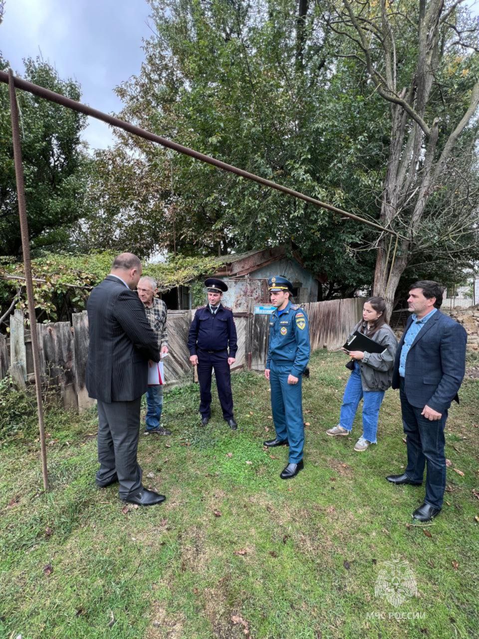 Гражданам, находящимся в трудной жизненной ситуации, устанавливают автономные дымовые пожарные извещатели Гражданам, находящимся в трудной жизненной ситуации, устанавливают автономные дымовые пожарные извещатели