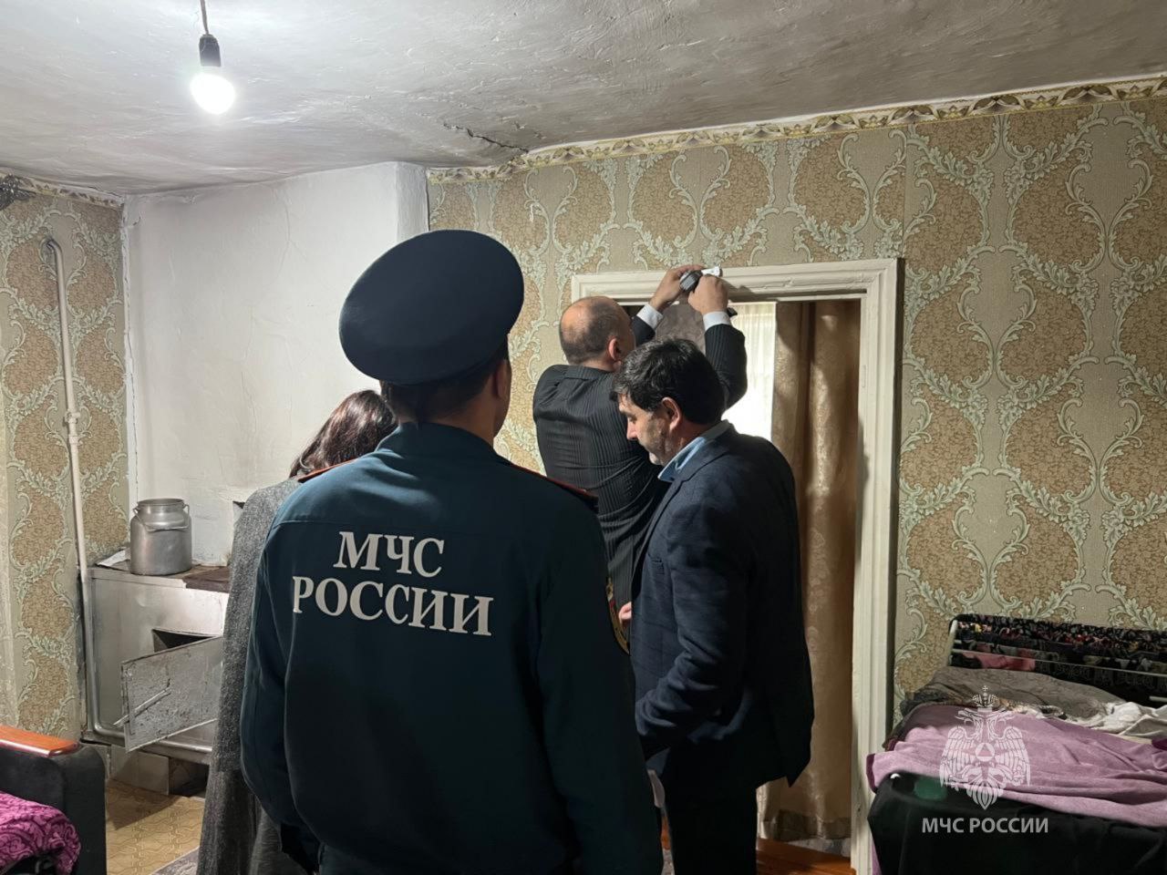 Гражданам, находящимся в трудной жизненной ситуации, устанавливают автономные дымовые пожарные извещатели Гражданам, находящимся в трудной жизненной ситуации, устанавливают автономные дымовые пожарные извещатели