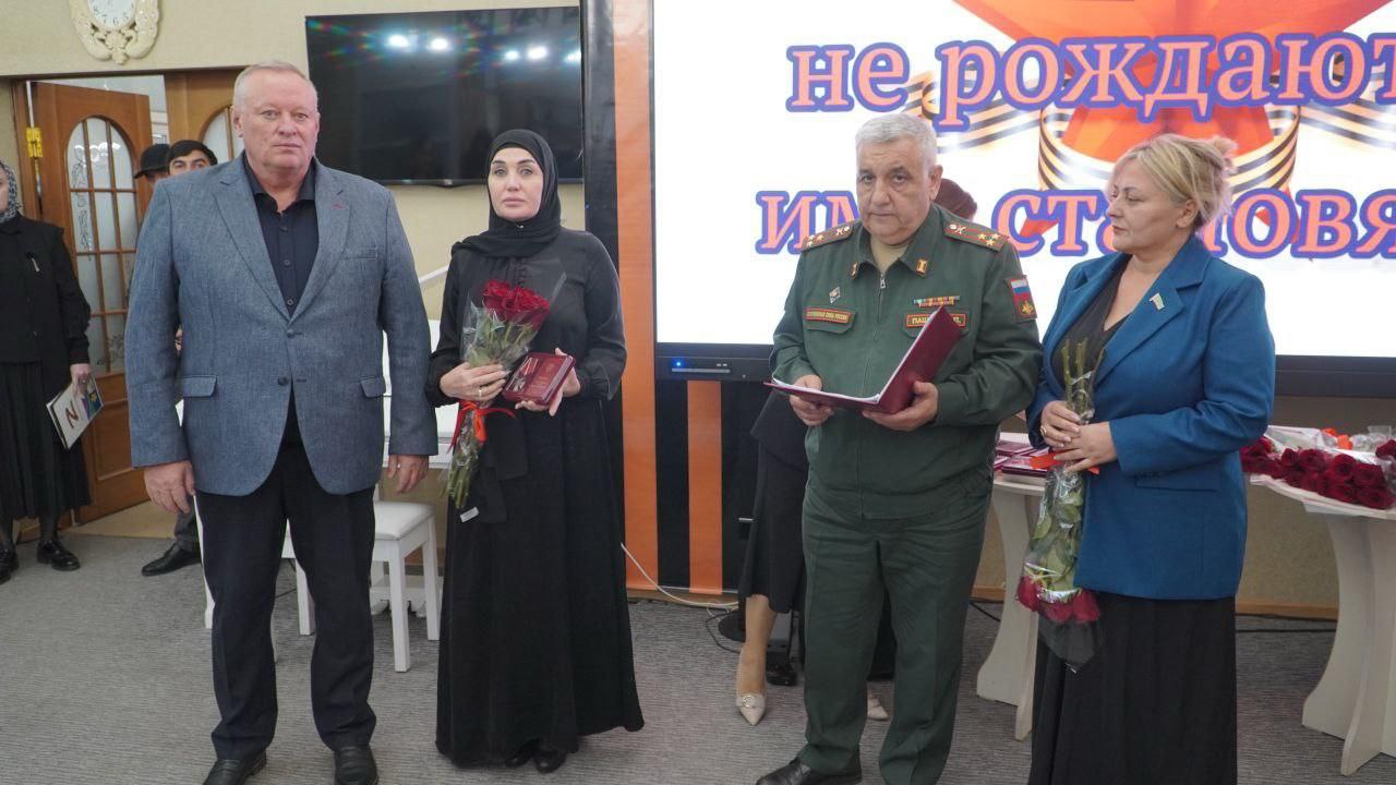 Борис Гонцов: В Центральной библиотеке ЦБС им. Ф. Алиевой, где расположен наш муниципальный Штаб по оказанию помощи семьям участников СВО #МЫВМЕСТЕ, я имел честь принять участие в важной церемонии Борис Гонцов: В Центральной библиотеке ЦБС им. Ф. Алиевой, где расположен наш муниципальный Штаб по оказанию помощи семьям участников СВО #МЫВМЕСТЕ, я имел честь принять участие в важной церемонии