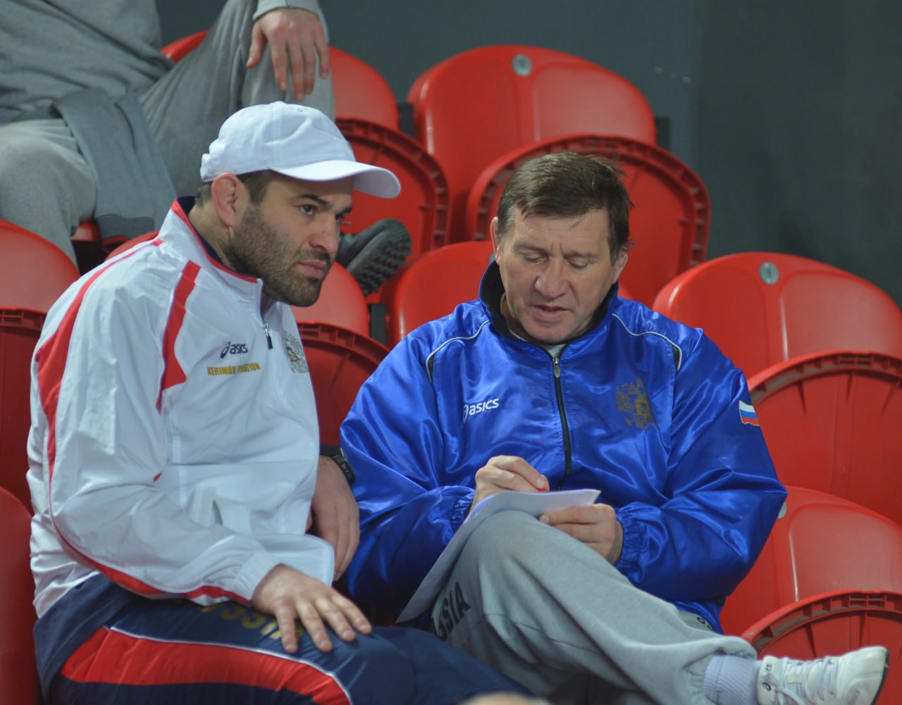 Дорогие тренеры!. Поздравляю вас с вашим профессиональным праздником! Труд тренера — это не просто работа, это служение спорту и людям