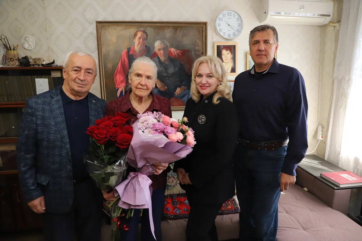 Сегодня свой славный юбилей отмечает народный художник Дагестана, заслуженный деятель искусств ДАССР, член Союза художников РФ, живописец, график и педагог Галина Васильевна Пшеницына