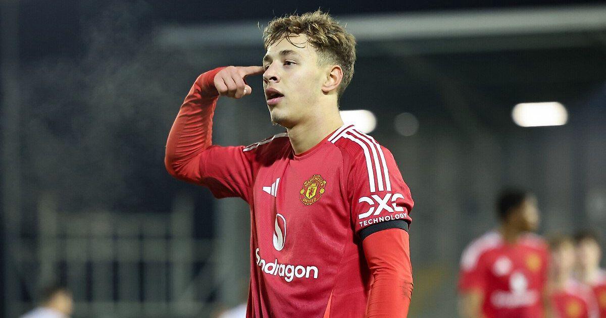 17-летний форвард «МЮ» Амир Ибрагимов сменил спортивное гражданство Великобритании на российское, сообщает тг-канал Sport Baza