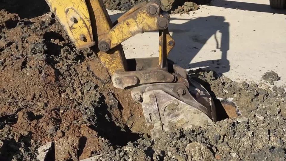 В рамках благоустройства проспекта Амет-Хана Султана администрация Махачкалы проводит мероприятия по модернизации остановочных пунктов и «карманов» для общественного транспорта