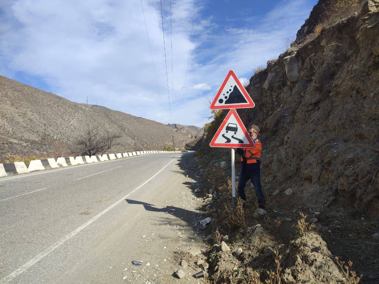 Дорожники Дагестана продолжают работы по благоустройству дорог Дорожники Дагестана продолжают работы по благоустройству дорог