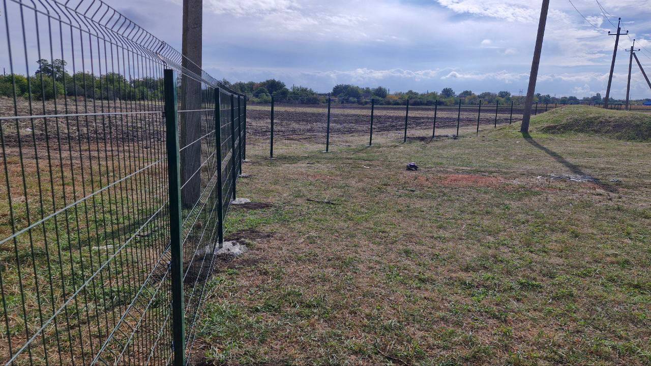 Дагестан помог подшефной школе в ремонте ограждения Дагестан помог подшефной школе в ремонте ограждения