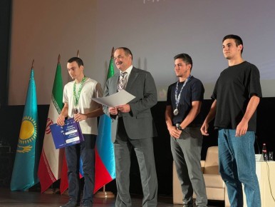 Глава Дагестана Сергей Меликов наградил победителей молодежных активностей