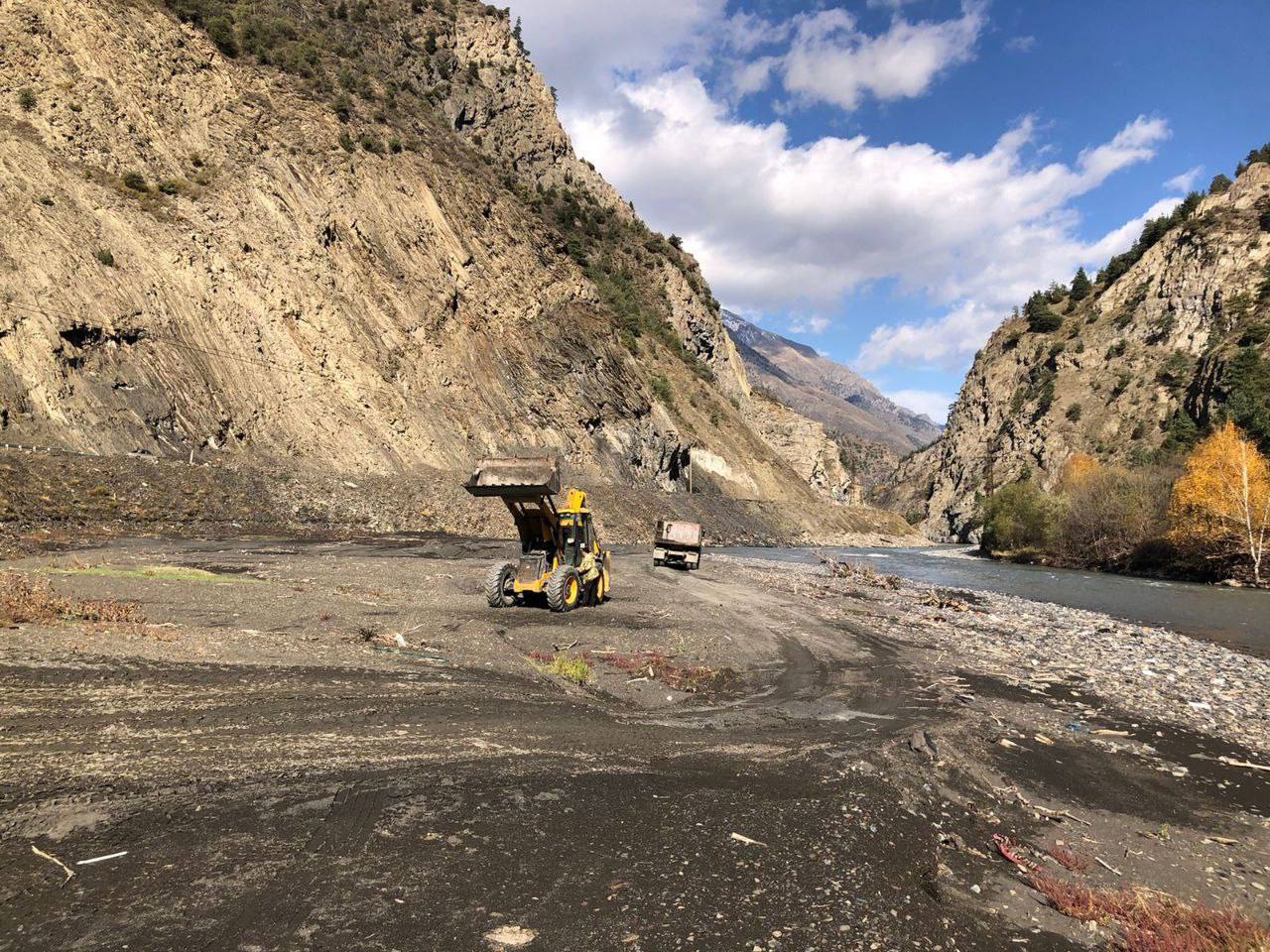 Дорожники Дагестана продолжают работы по благоустройству дорог Дорожники Дагестана продолжают работы по благоустройству дорог