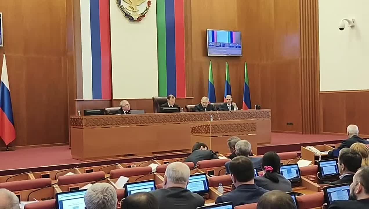 Председатель Народного собрания Дагестана Заур Аскендеров поручил профильному комитету подготовить предложения по усилению ответственности в отношении автомобилистов за нарушение тишины в ночное время