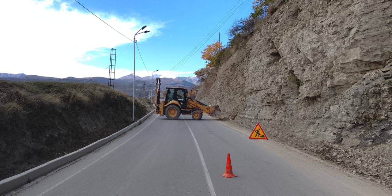 Дорожники Дагестана продолжают работы по благоустройству дорог Дорожники Дагестана продолжают работы по благоустройству дорог