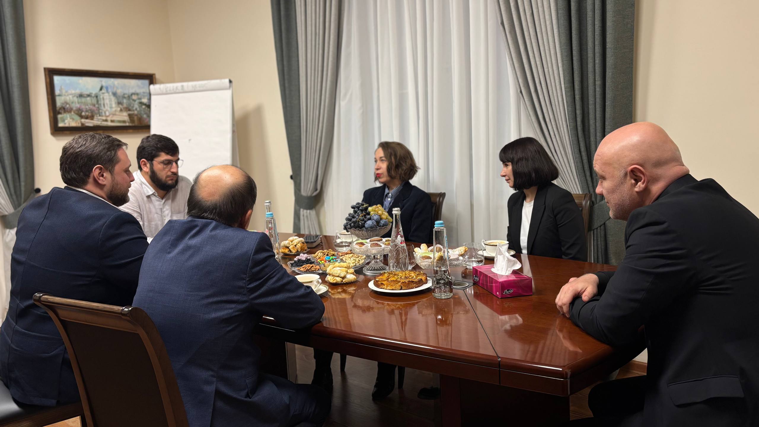 Госэкспертизу Дагестана с рабочим визитом посетила советник министра строительства России Елена Звонарева