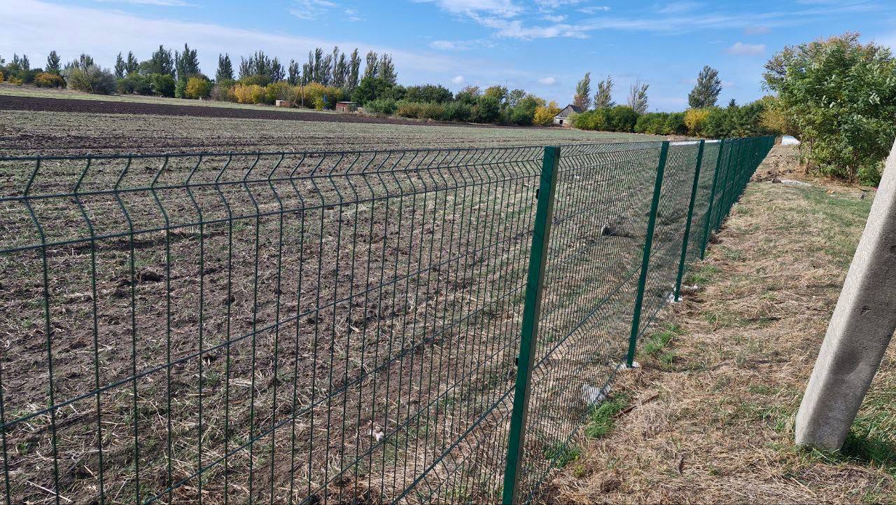 Дагестан помог подшефной школе в ремонте ограждения Дагестан помог подшефной школе в ремонте ограждения