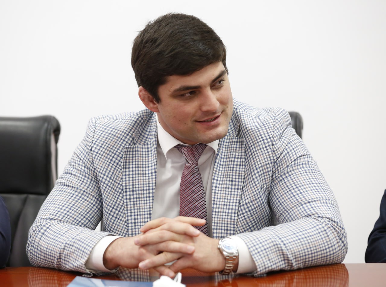 С днем рождения!. Сегодня, 31 октября отмечает день рождения начальник Управления физической культуры, спорта и подготовки резерва Минспорта РД Марат Ибрагимов