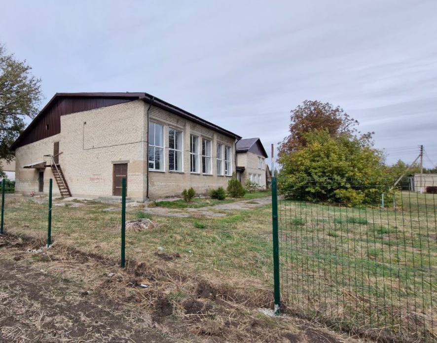 Дагестан помог подшефной школе в ремонте ограждения Дагестан помог подшефной школе в ремонте ограждения