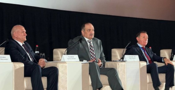 Итоги работы дискуссионных панельных секций Третьего Каспийского цифрового форума подводят на пленарной сессии под руководством Главы Дагестана Сергея Меликова