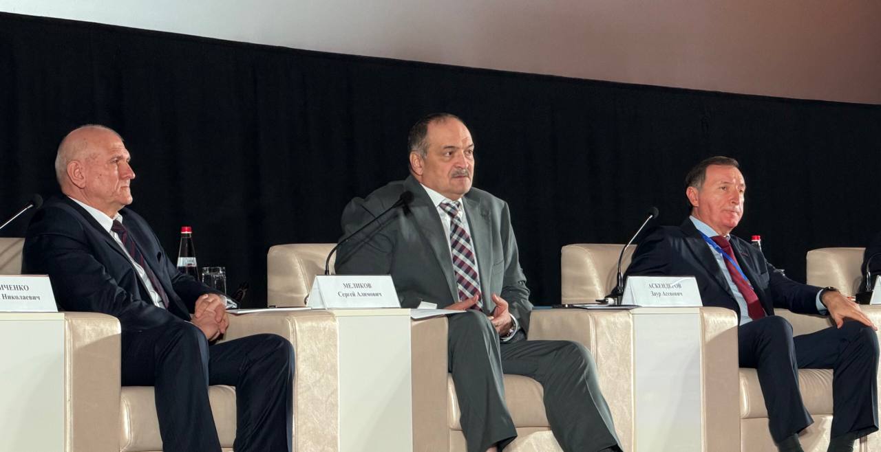 Итоги работы дискуссионных панельных секций Третьего Каспийского цифрового форума подводят на пленарной сессии под руководством Главы Дагестана Сергея Меликова