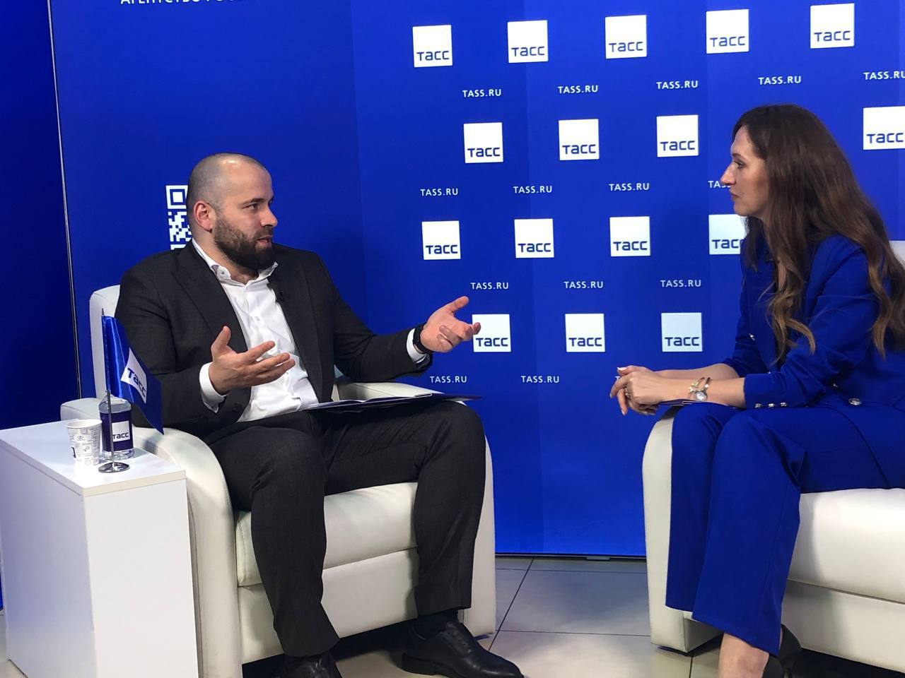 Эмин Мерданов дал интервью ТАСС на полях Каспийского цифрового форума