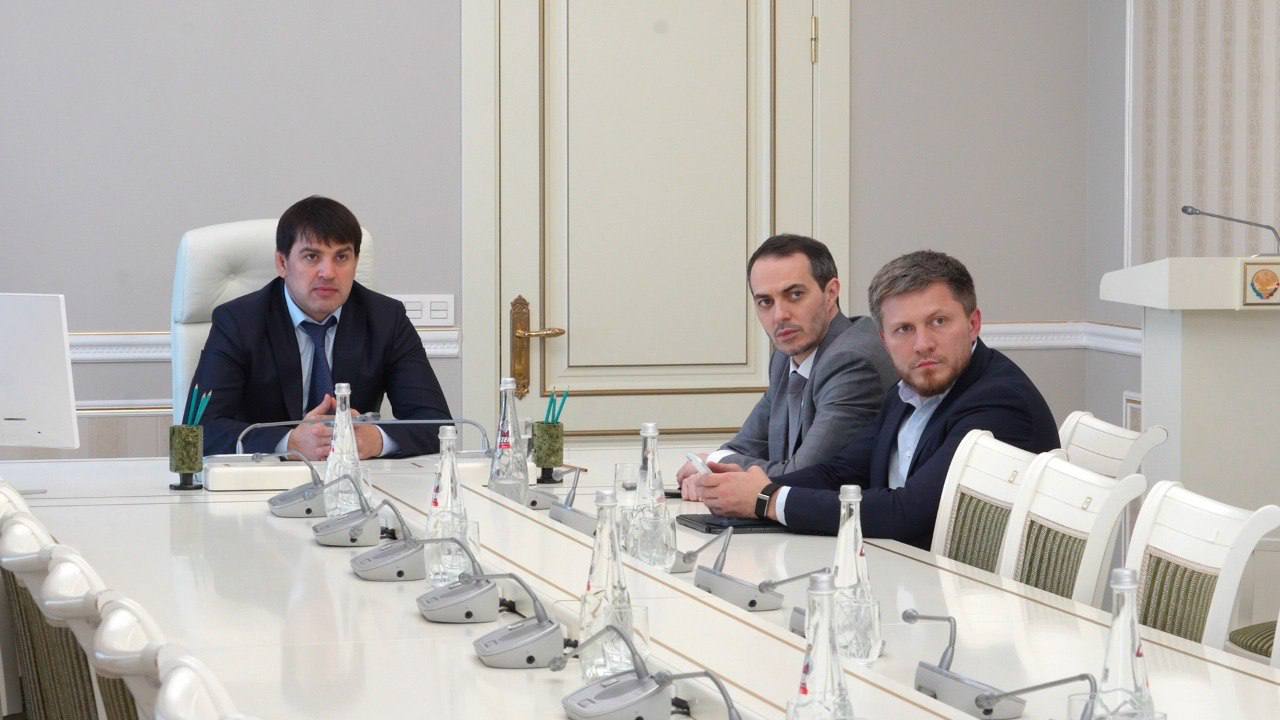 Врио главы города Махачкалы Магомедали Саидов принял участие в заседании Республиканского штаба по подготовке к осенне-зимнему периоду 2025–2026