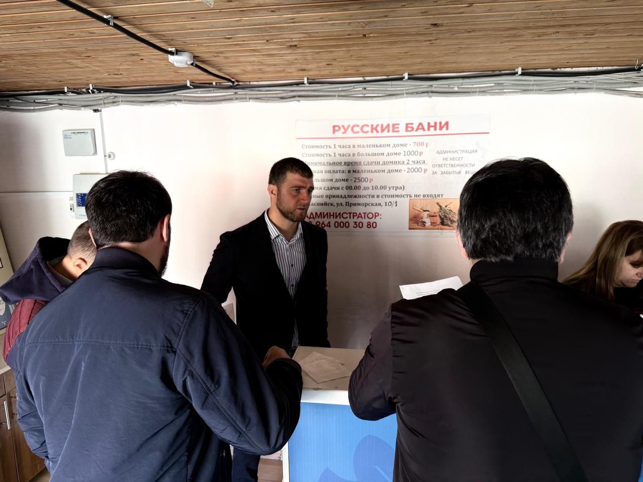 Сотрудниками Управления экономического развития и инвестиционной политики совместно с сотрудниками отдела Муниципального контроля городского округа был проведен рейд по торговым точкам города