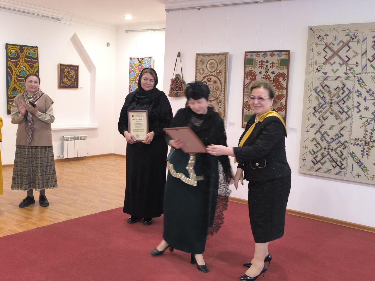 Уникальную выставку, посвящённую многовековому искусству дагестанской вышивки, открыли сегодня в музее «Дагестанский аул» Уникальную выставку, посвящённую многовековому искусству дагестанской вышивки, открыли сегодня в музее «Дагестанский аул»