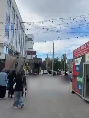 В ходе мониторинга сети интернет выявлена видеозапись, на которой водитель автомобиля «Toyota Camry» в нарушение требований ПДД двигается по тротуару на улице Коркмасова г. Махачкала