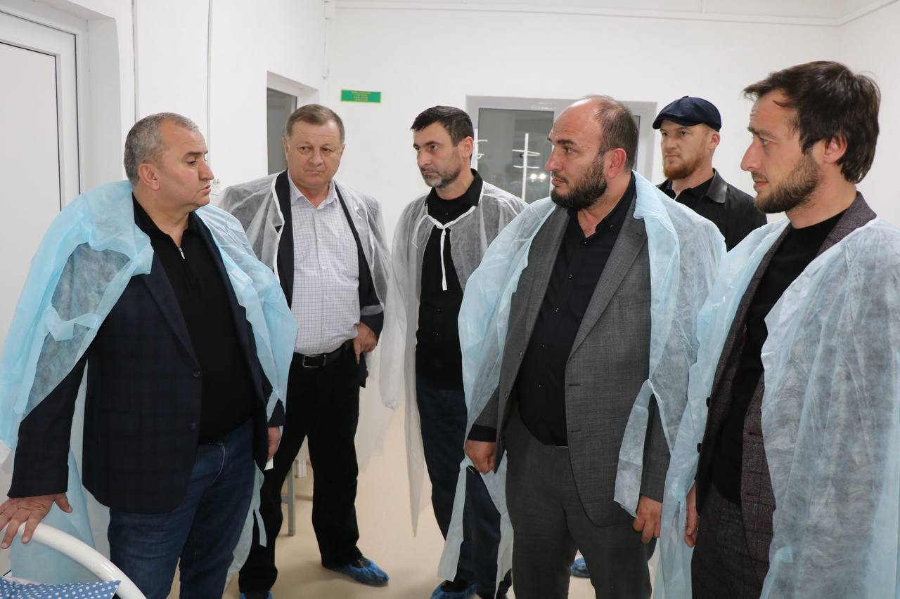 Накануне вечером по поручению министра здравоохранения Дагестана Ярослава Глазова маленьких пациентов инфекционного отделения Казбековской ЦРБ посетил первый заместитель министра Наби Кураев Накануне вечером по поручению министра здравоохранения Дагестана Ярослава Глазова маленьких пациентов инфекционного отделения Казбековской ЦРБ посетил первый заместитель министра Наби Кураев