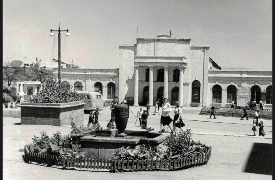        . .    1912 .,   1980- 