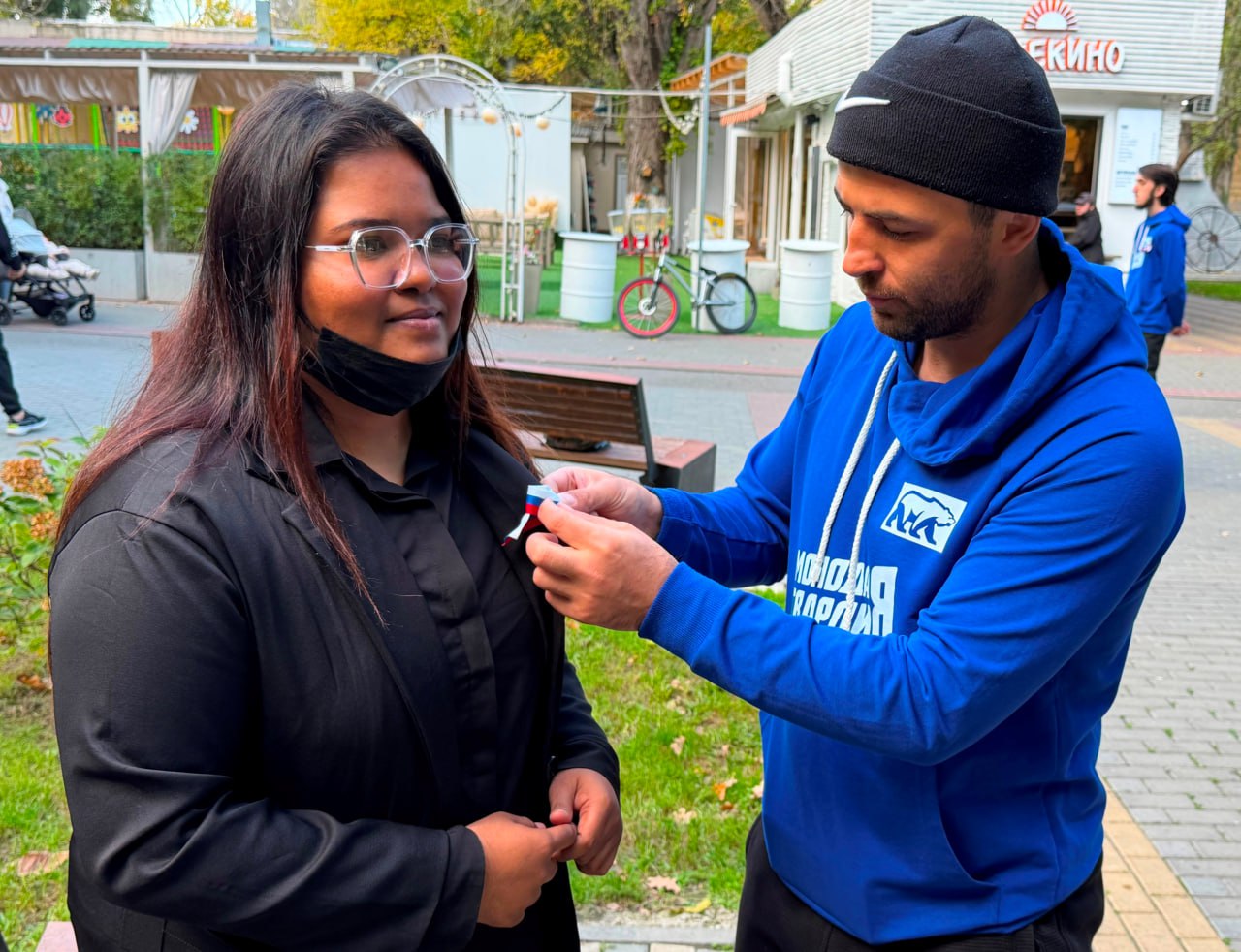 Молодогвардейцы провели в Махачкале патриотическую уличную акцию ко Дню народного единства Молодогвардейцы провели в Махачкале патриотическую уличную акцию ко Дню народного единства