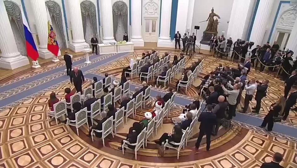 Владимир Путин наградил муфтия Равиля Гайнутдина орденом «За доблестный труд» за вклад в укрепление единства российской нации