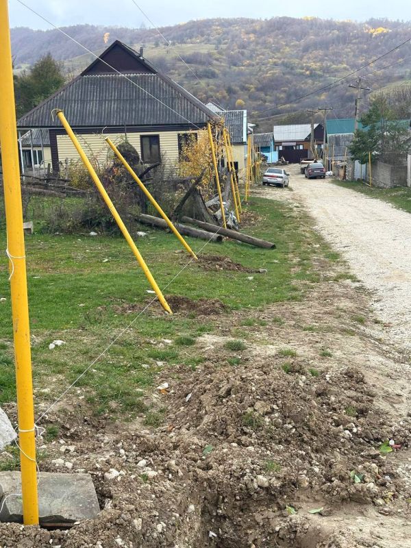 В селе Алмак Казбековского района строят газопровод В селе Алмак Казбековского района строят газопровод