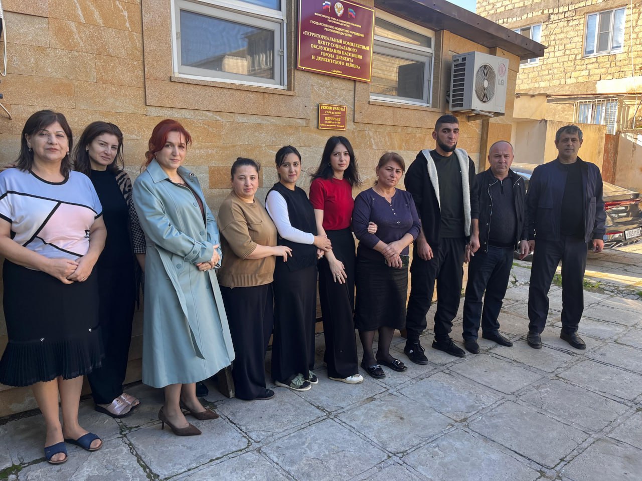 В Дербенте сотрудник территориального комплексного центра соцобслуживания Аюбхан Гамзаев добровольцем отправился в зону СВО