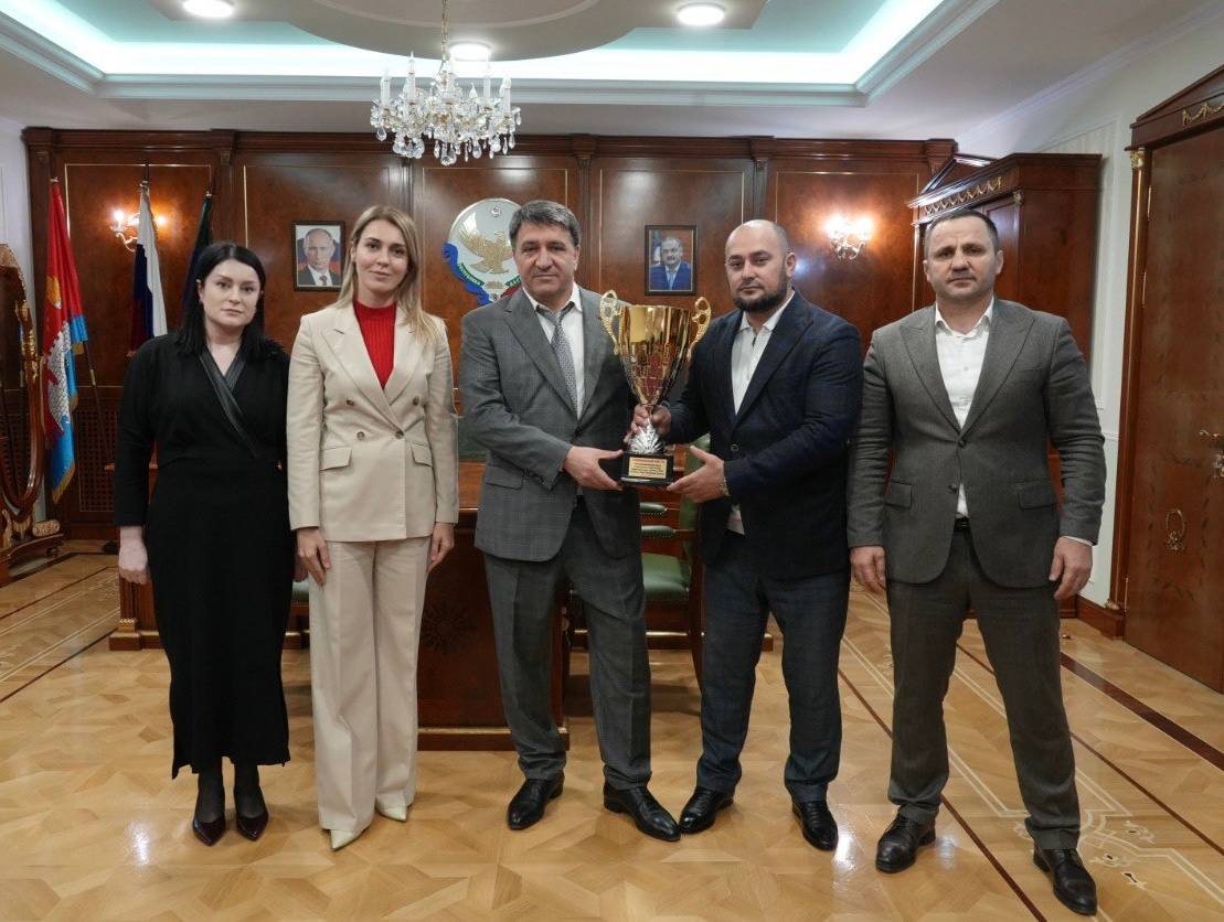 Эмилия Шахабутиновна: Переданный городу кубок займёт почётное место как символ мужества и единства