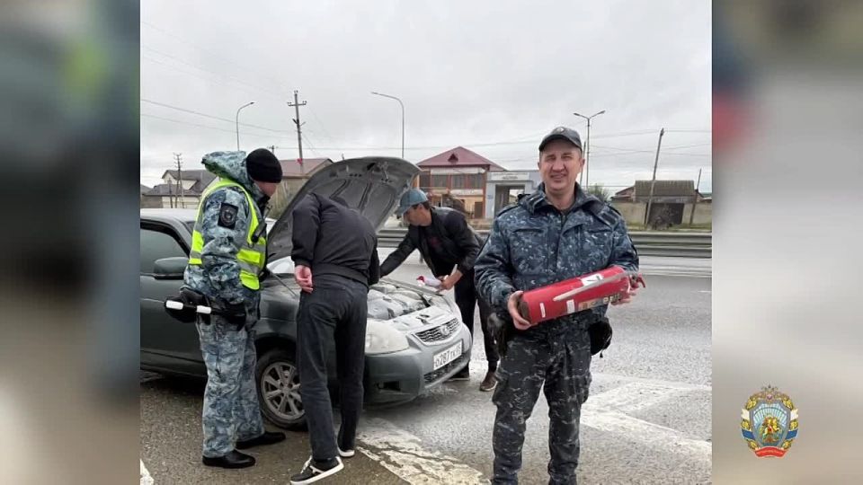 На КПП «Аэропорт» сотрудники ГУ МВД России по СКФО спасли автомобиль от полного сгорания