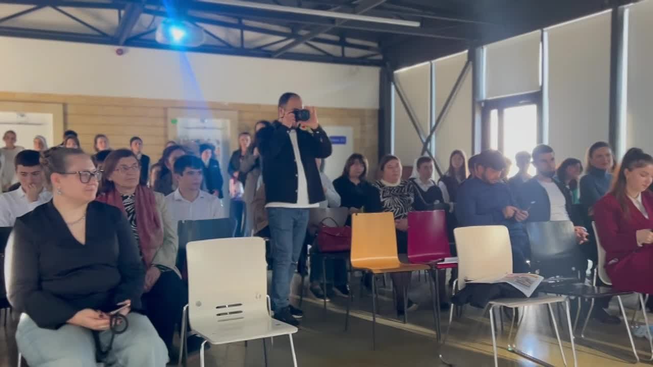 Прямо сейчас в селе Хрюг проходит торжественное завершение цикла мобильных университетских смен в рамках Фестиваля молодых исследователей СКФО "С наукой в села!"