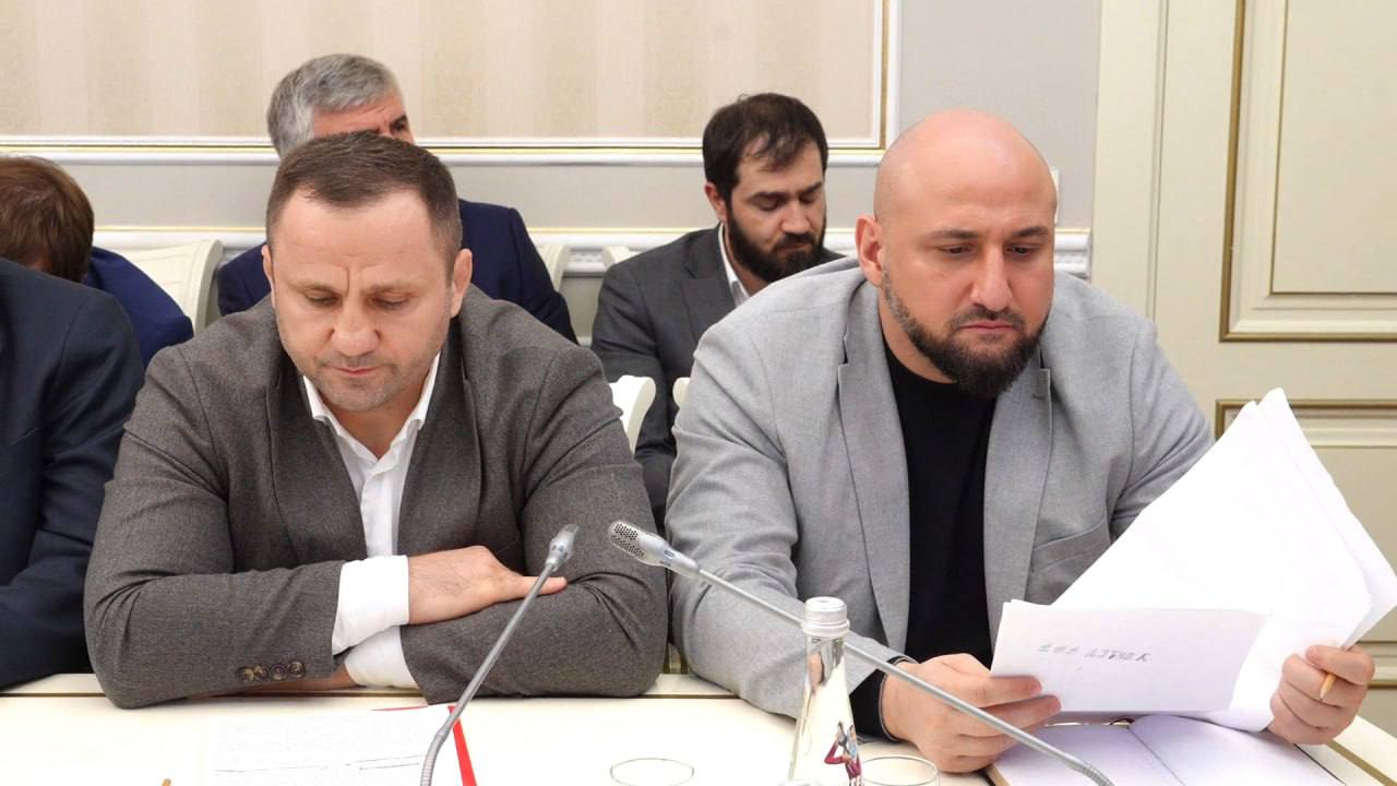 Аппаратное совещание под руководством главы Махачкалы Джамбулата Салавова проходит в администрации города Аппаратное совещание под руководством главы Махачкалы Джамбулата Салавова проходит в администрации города