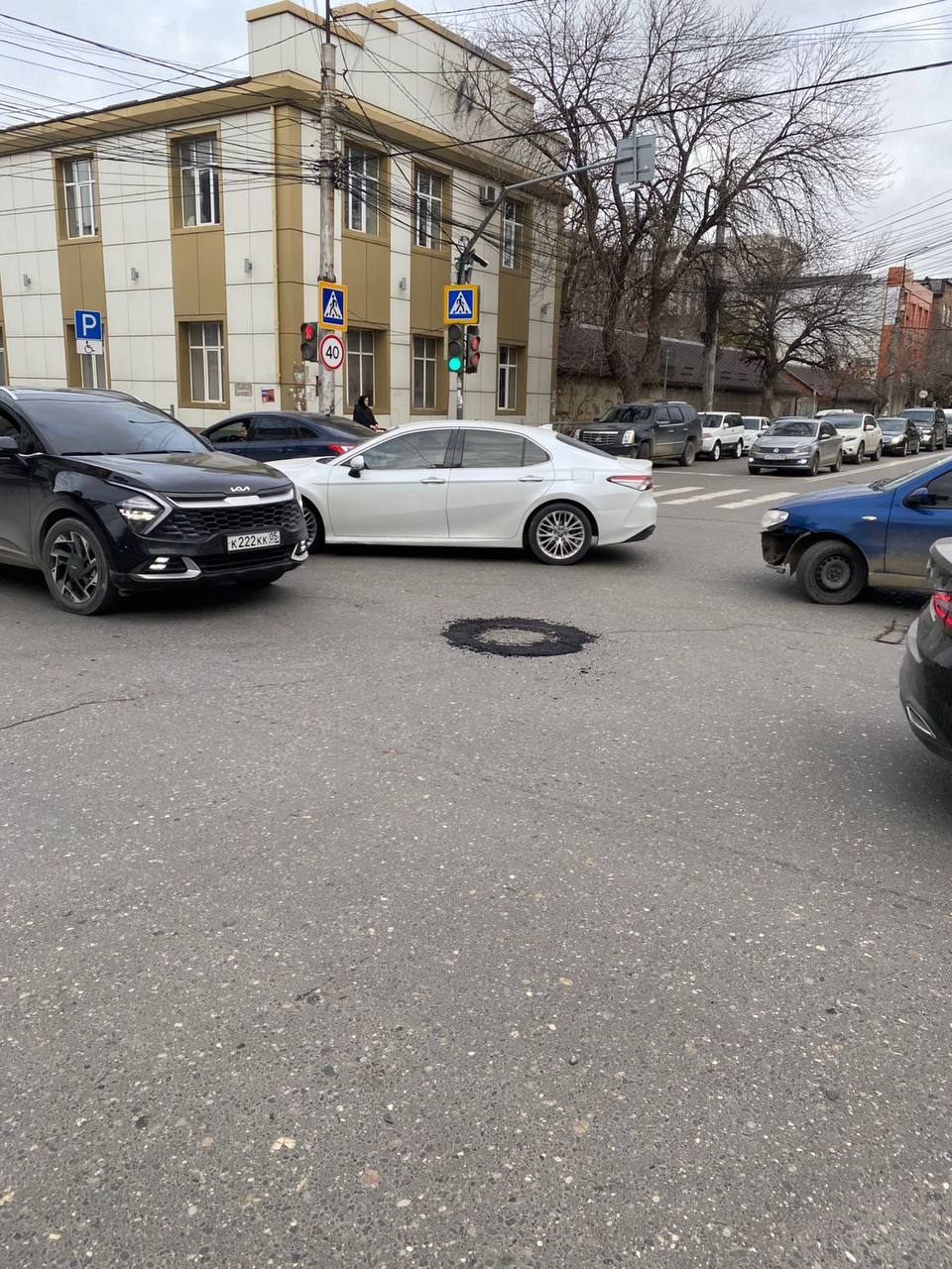 В Махачкале продолжается ямочный ремонт дорог В Махачкале продолжается ямочный ремонт дорог