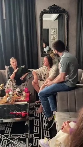 Во время съемок интервью Ксении Собчак с предпринимателем Сергеем Полонским в студию пригласили дагестанца Шарипа, который занимается хиджамой