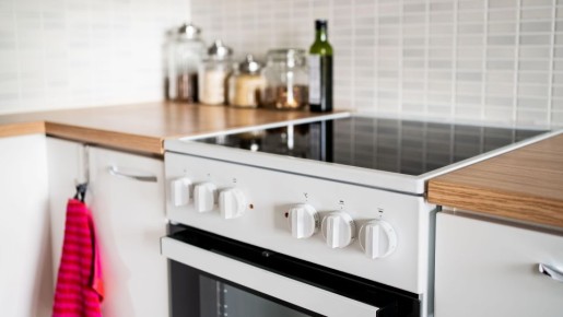 Вернется прежний блеск: как убрать остатки жира из духовки