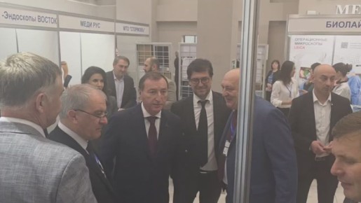 Заур Аскендеров осмотрел выставку достижений современных медицинских технологий