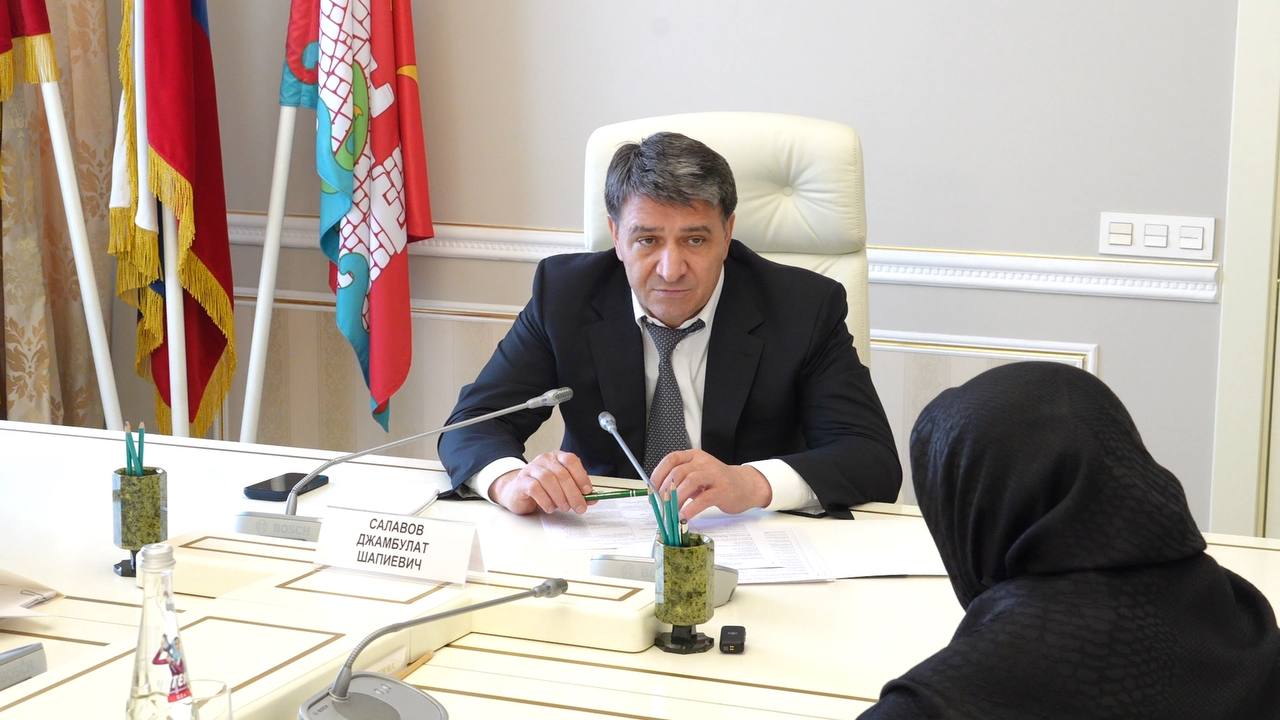 Джамбулат Салавов: Сегодня провёл личный приём граждан, на который записались 11 человек