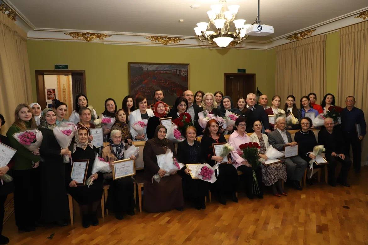 Заур Аскендеров посетил Национальный музей Республики Дагестан имени Алибека Тахо-Годи Заур Аскендеров посетил Национальный музей Республики Дагестан имени Алибека Тахо-Годи