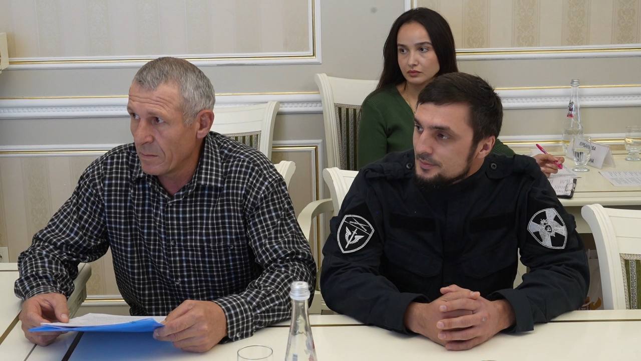 Джамбулат Салавов: Сегодня провёл личный приём граждан, на который записались 11 человек Джамбулат Салавов: Сегодня провёл личный приём граждан, на который записались 11 человек