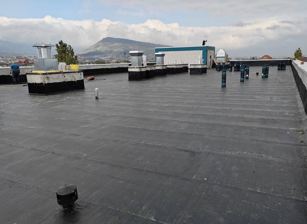 Новый блок-пристройка к школе в поселке Н. Хушет Махачкалы: активная часть работ на прилегающей территории Новый блок-пристройка к школе в поселке Н. Хушет Махачкалы: активная часть работ на прилегающей территории