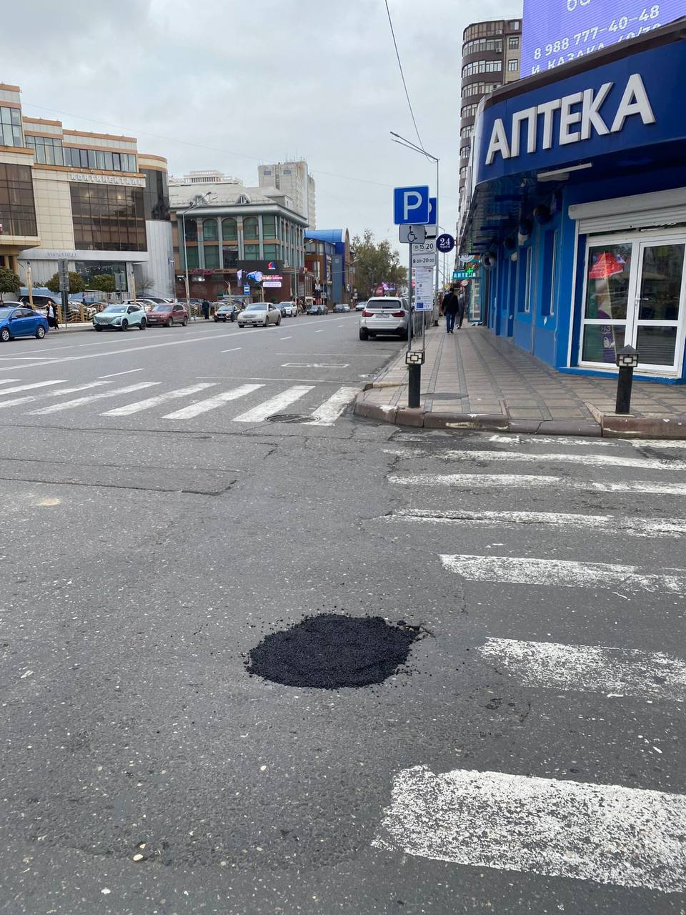 В Махачкале продолжается ямочный ремонт дорог