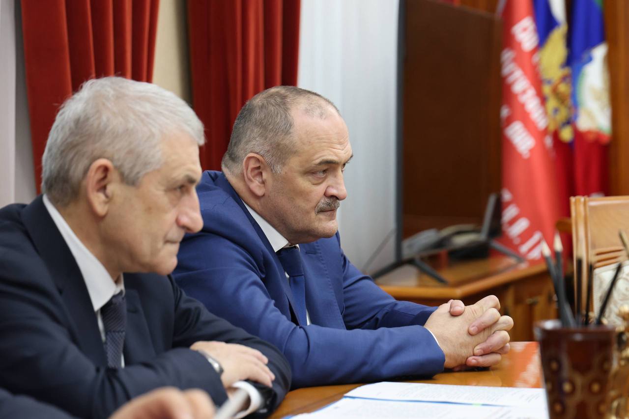 Сергей Меликов обсудил с руководителем Росморречфлота Андреем Тарасенко развитие мореходного училища и махачкалинского порта Сергей Меликов обсудил с руководителем Росморречфлота Андреем Тарасенко развитие мореходного училища и махачкалинского порта