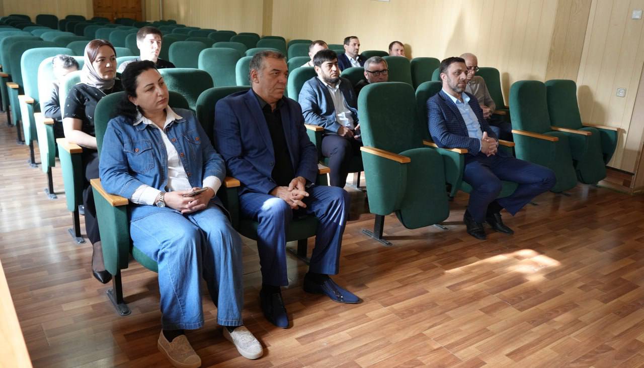 В Администрации Хасавюрта состоялось совещание по вопросам предупреждения мошенничества с банковскими картами В Администрации Хасавюрта состоялось совещание по вопросам предупреждения мошенничества с банковскими картами