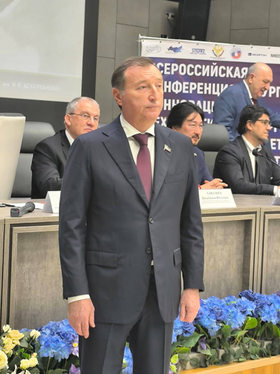 В работе конференции принял участие Председатель Народного Собрания Республики Дагестан Заур Аскендеров