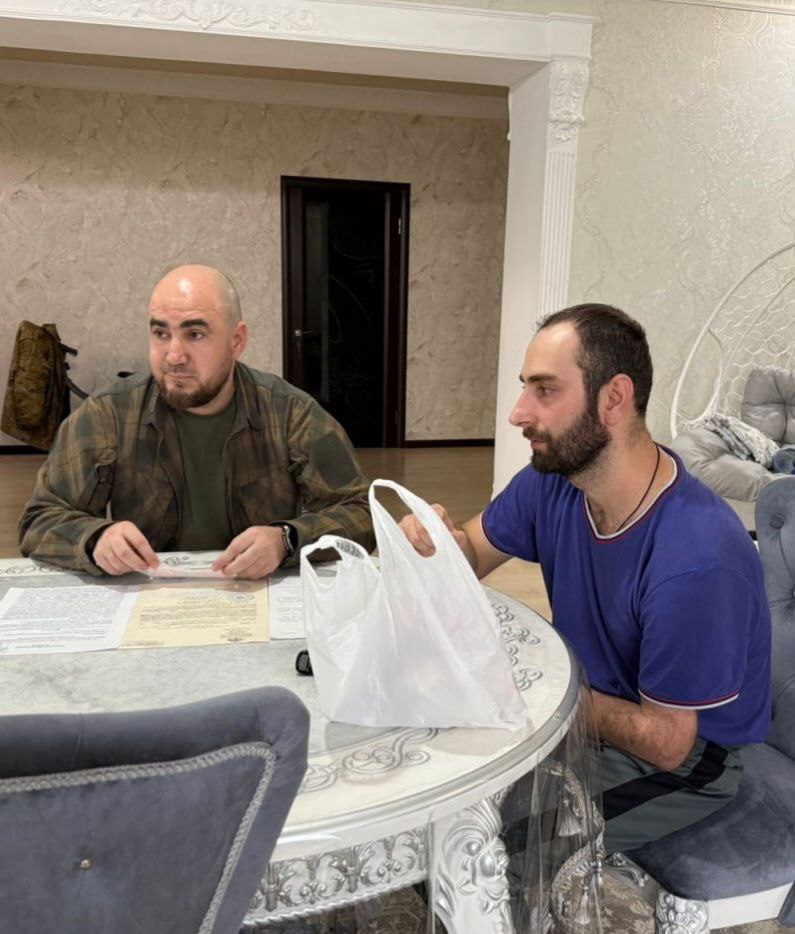 Председатель Комитета НС по делам ветеранов и участников специальной военной операции Абдулла Магомедов оказал поддержку участнику СВО из села Туршунай Бабаюртовского района Омарасхабу Магомедову